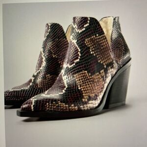 NWT Vince Camuto Gigietta Bootie